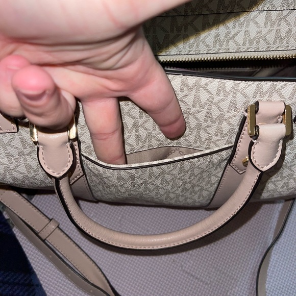 Vanilla & Pink Michael Kors purse - Picture 7 of 10